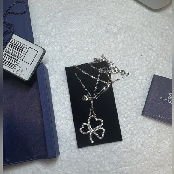 Swarovski Clover Necklace 38557, 42.5cm, , Waterproof, New in a Box - Picture 4 of 12